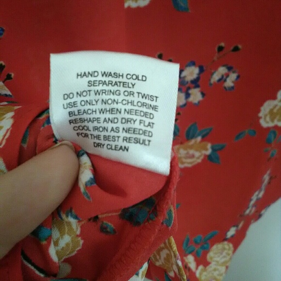 Red floral top - Picture 5 of 5